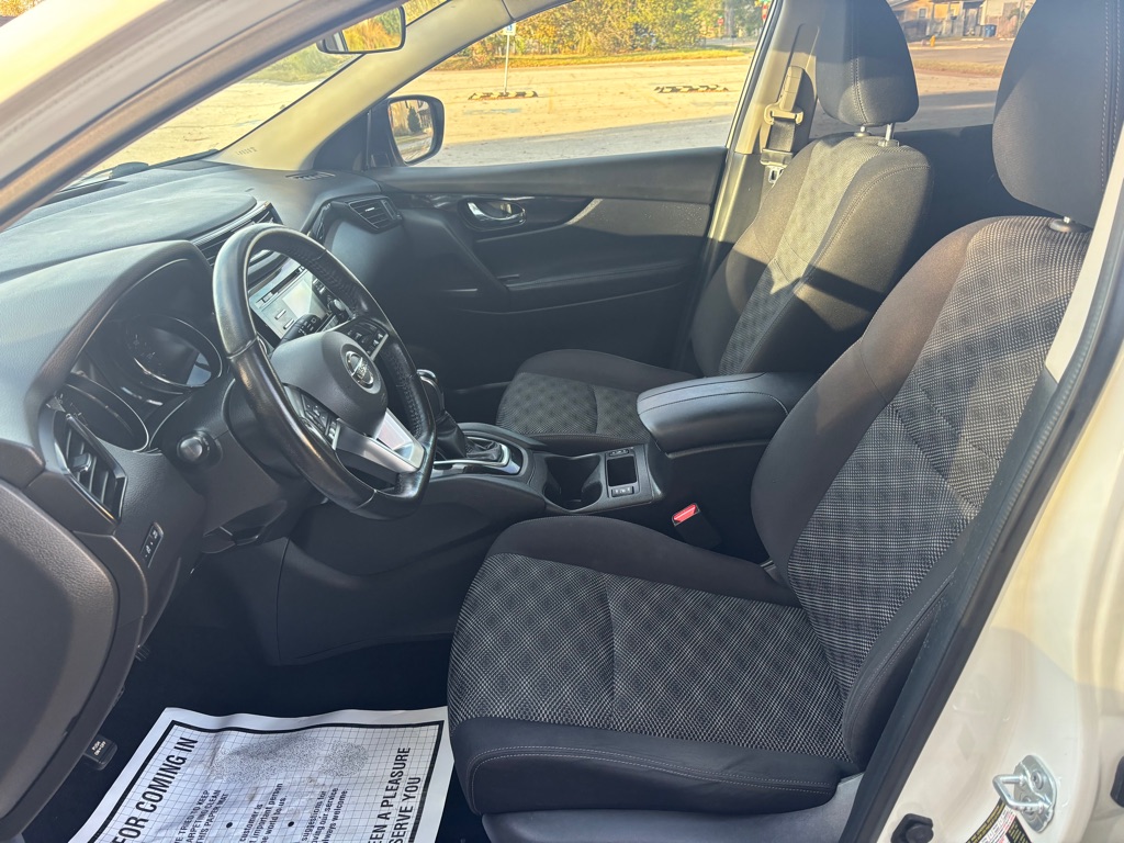 Photo 5 of this NISSAN ROGUE SPORT