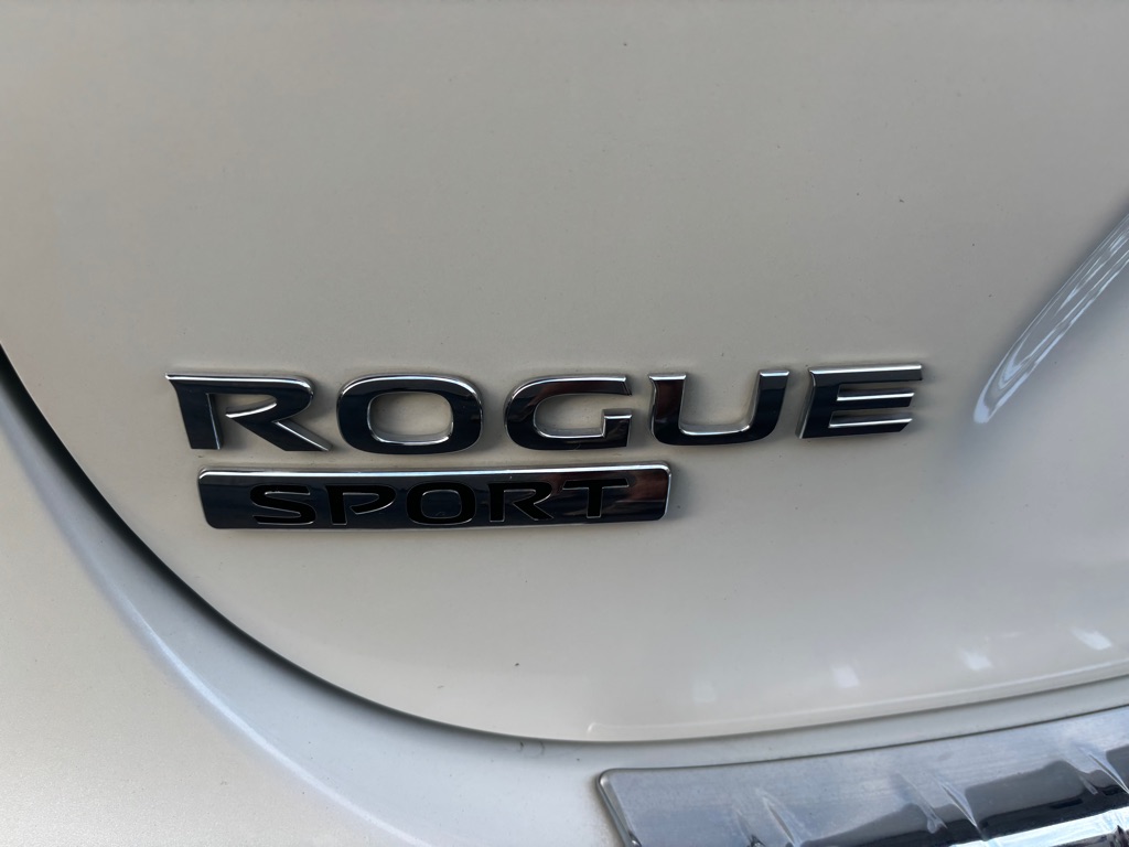 Photo 14 of this NISSAN ROGUE SPORT