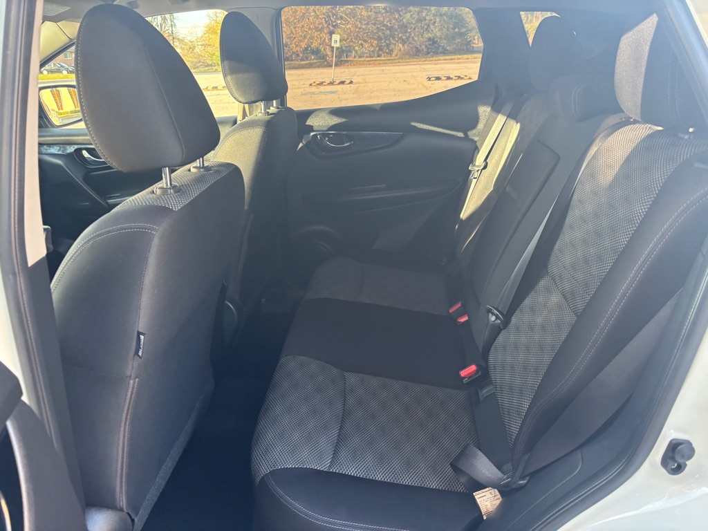 Photo 6 of this NISSAN ROGUE SPORT