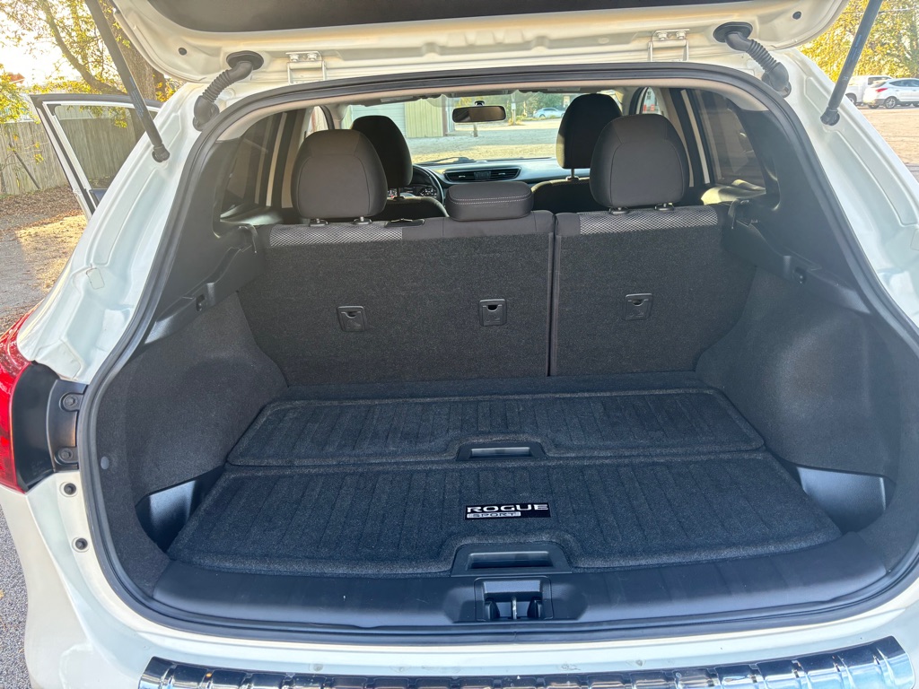 Photo 8 of this NISSAN ROGUE SPORT