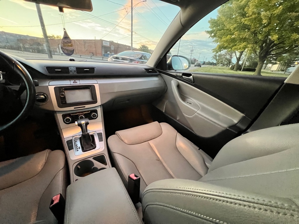 VOLKSWAGEN PASSAT 2010 VOLKSWAGEN PASSAT WVWJK7AN7AE096800