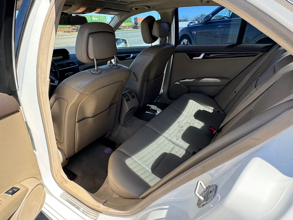 Photo 46 of this MERCEDES-BENZ C-CLASS