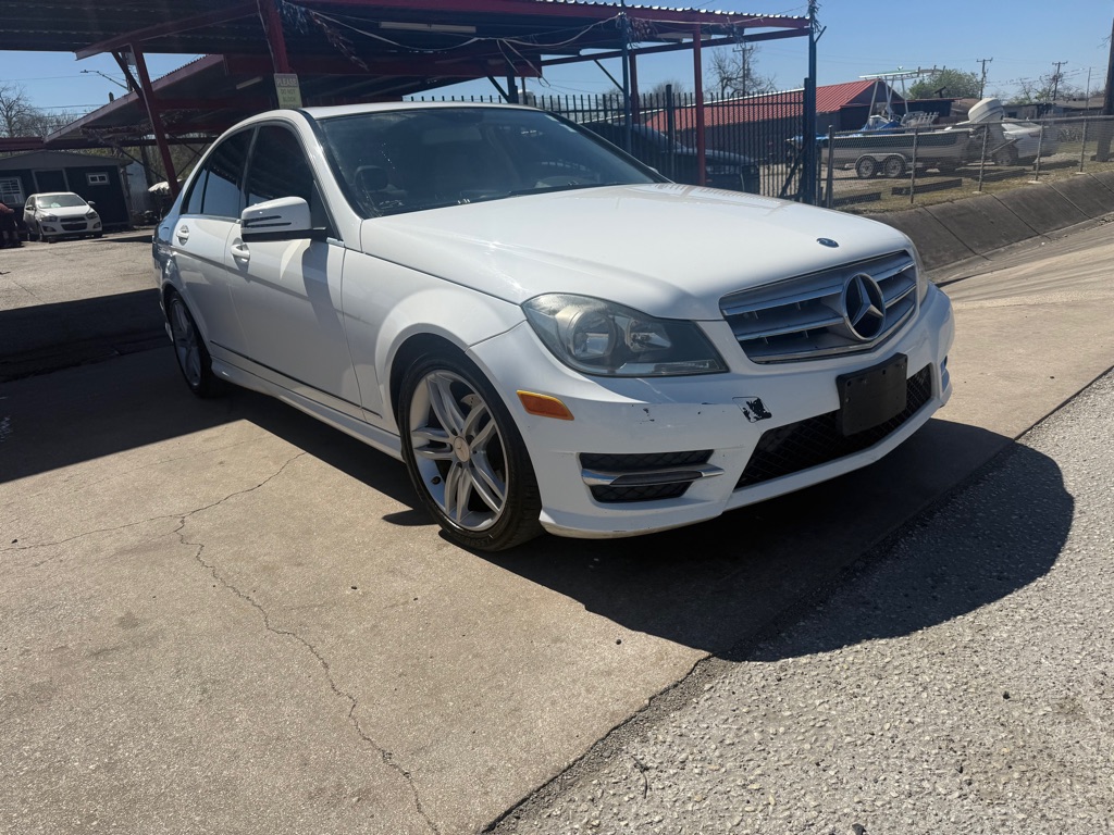 Photo 8 of this MERCEDES-BENZ C-CLASS