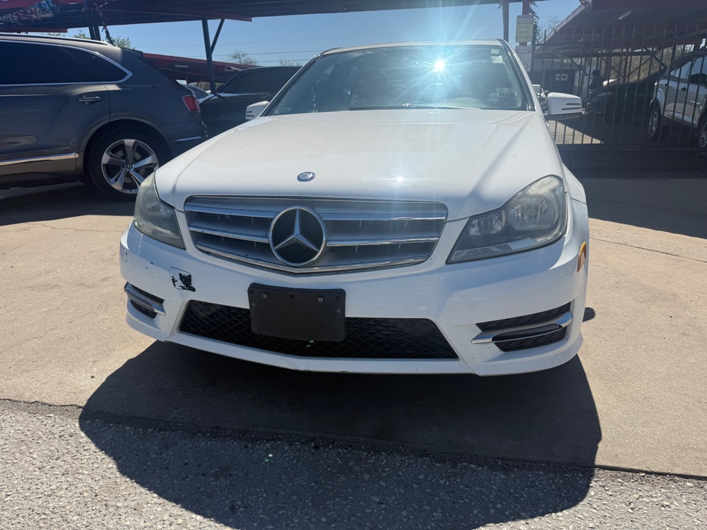 Photo 5 of this MERCEDES-BENZ C-CLASS