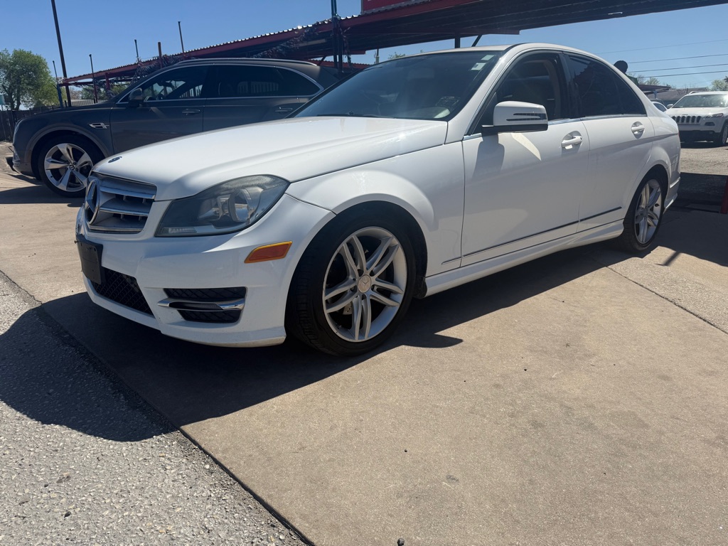 Photo 3 of this MERCEDES-BENZ C-CLASS