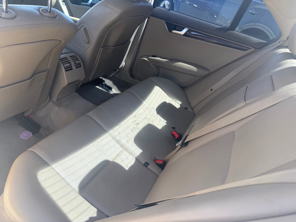 Photo 21 of this MERCEDES-BENZ C-CLASS