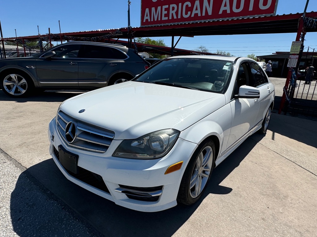 Photo 26 of this MERCEDES-BENZ C-CLASS
