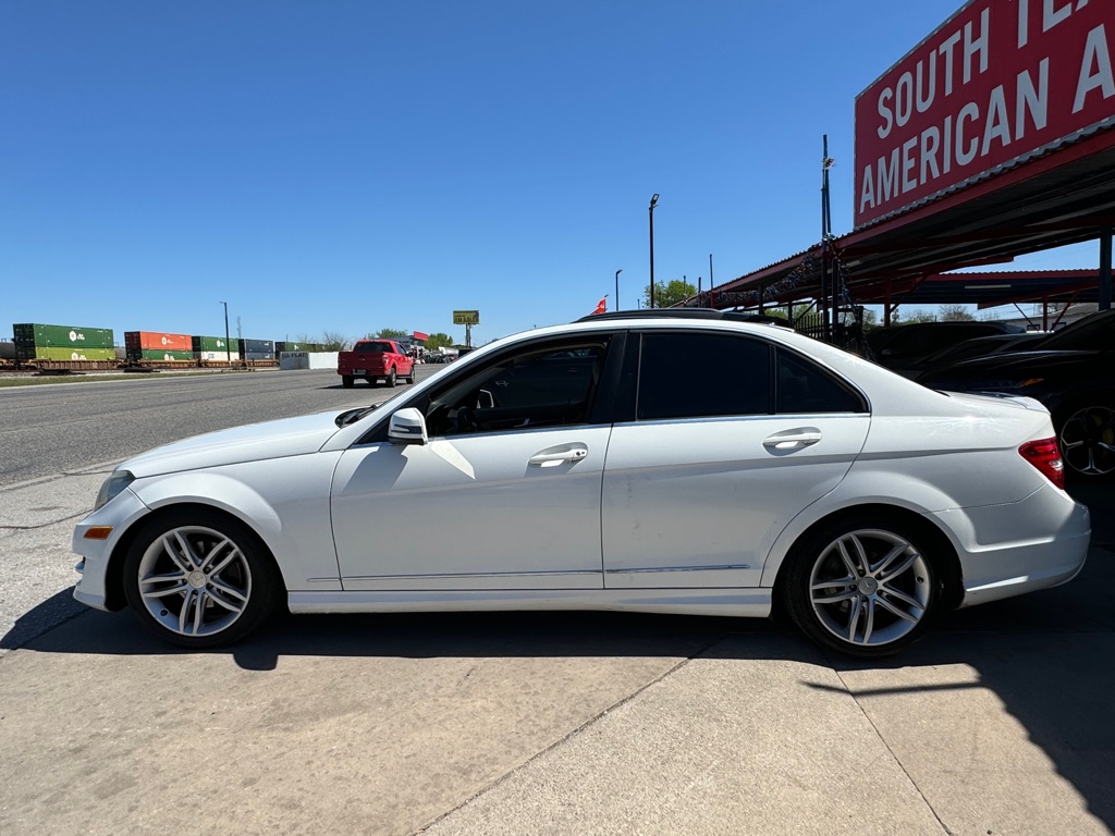 Photo 45 of this MERCEDES-BENZ C-CLASS
