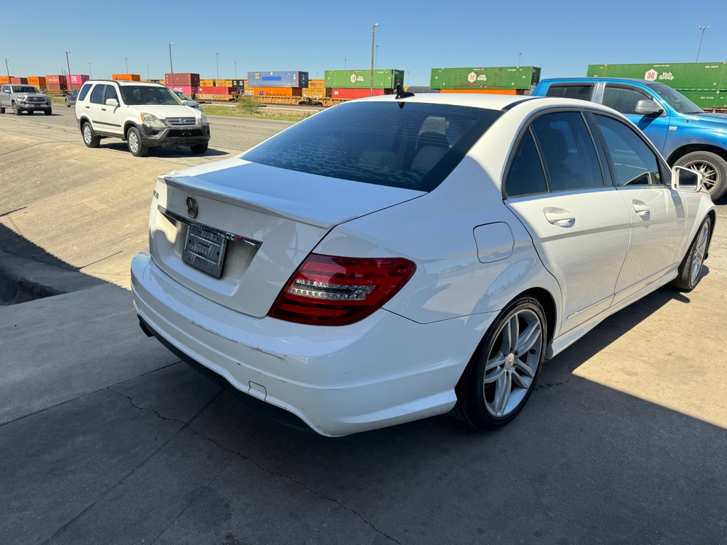 Photo 53 of this MERCEDES-BENZ C-CLASS
