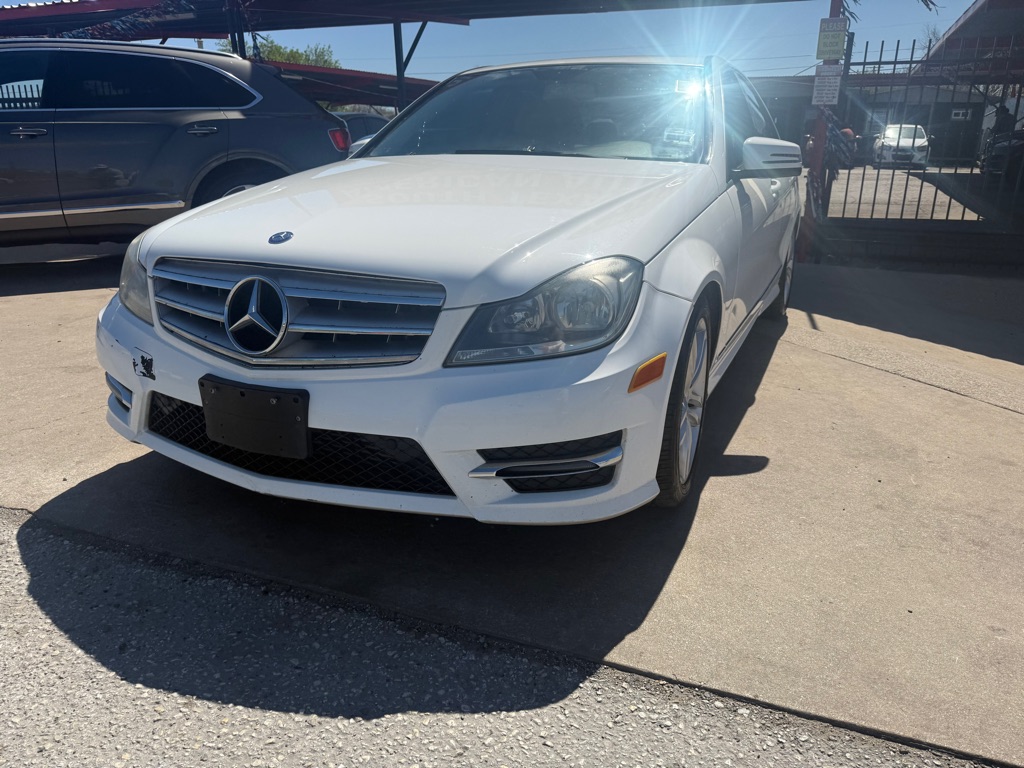 Photo 4 of this MERCEDES-BENZ C-CLASS