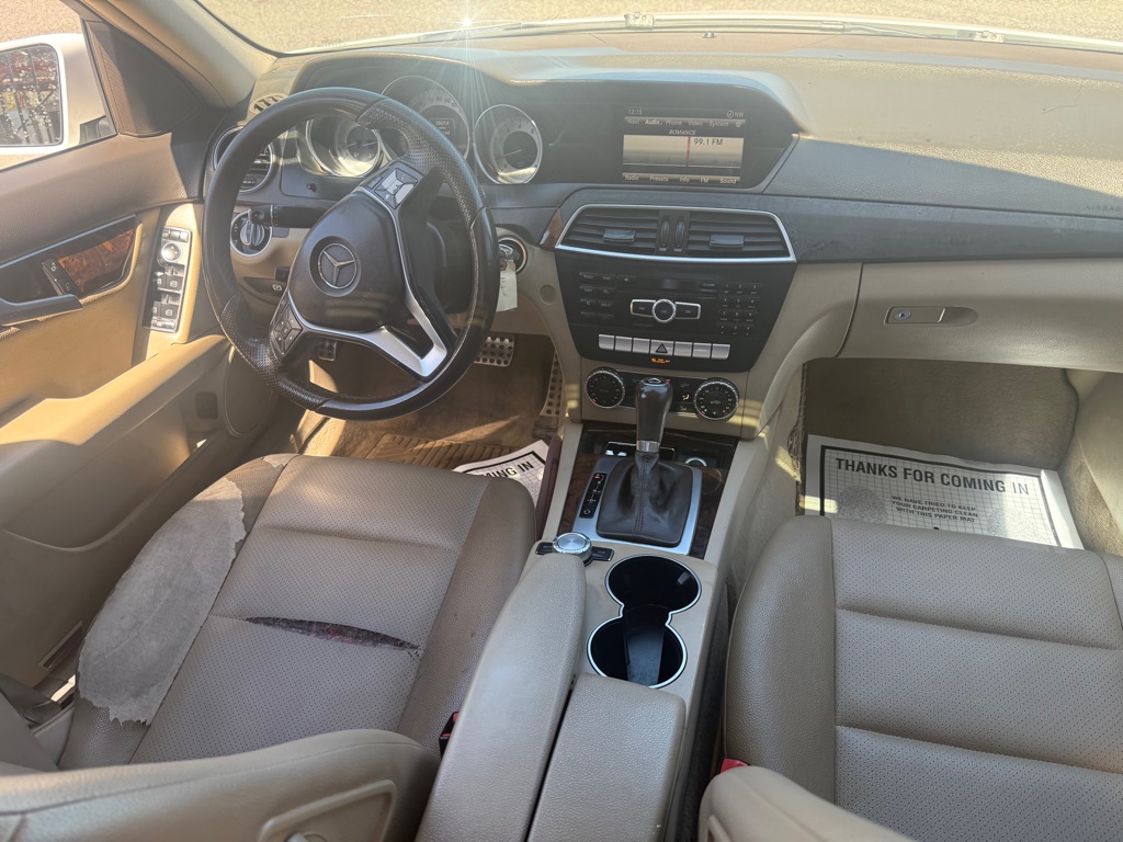 Photo 24 of this MERCEDES-BENZ C-CLASS