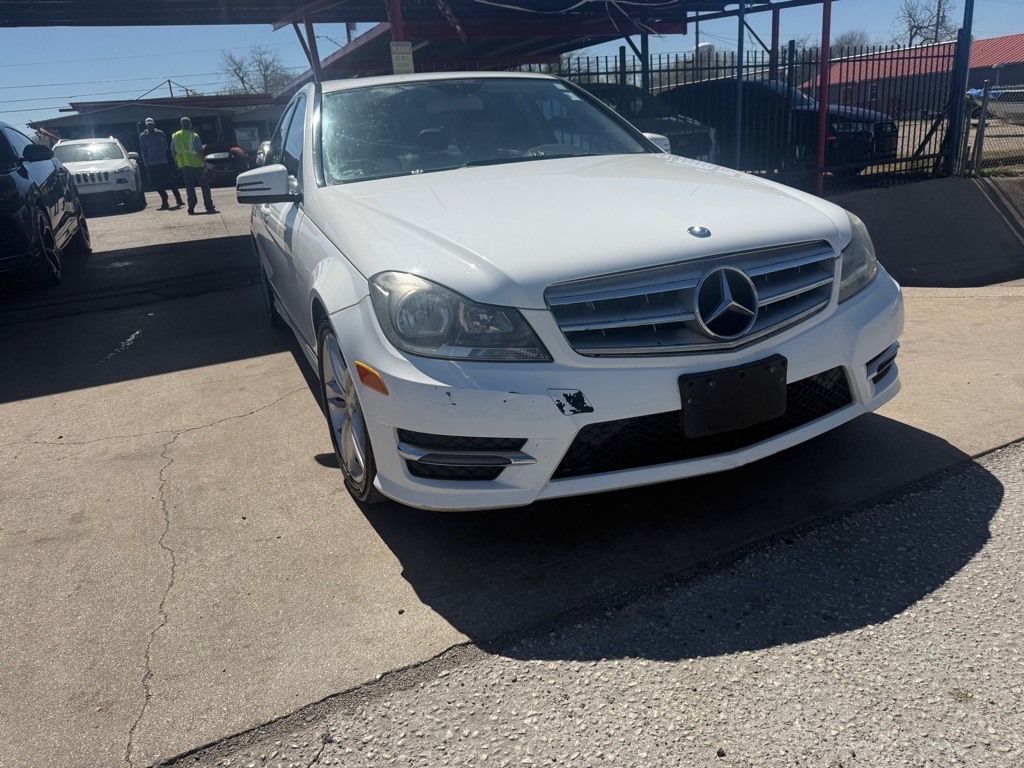 Photo 7 of this MERCEDES-BENZ C-CLASS