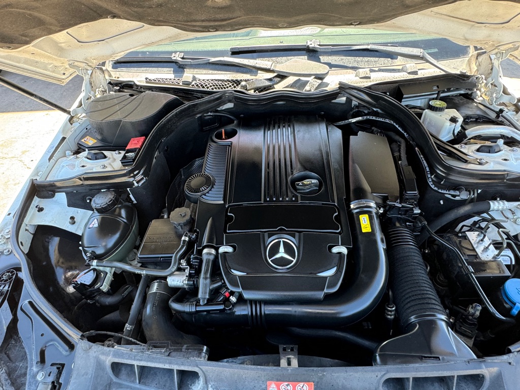 Photo 28 of this MERCEDES-BENZ C-CLASS