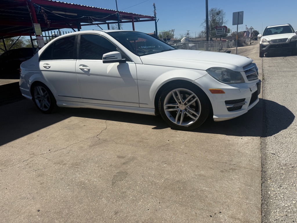 Photo 10 of this MERCEDES-BENZ C-CLASS