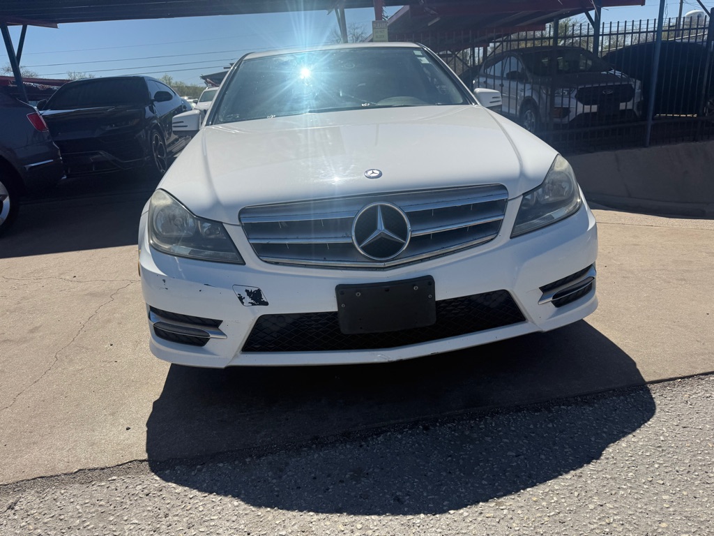 Photo 6 of this MERCEDES-BENZ C-CLASS