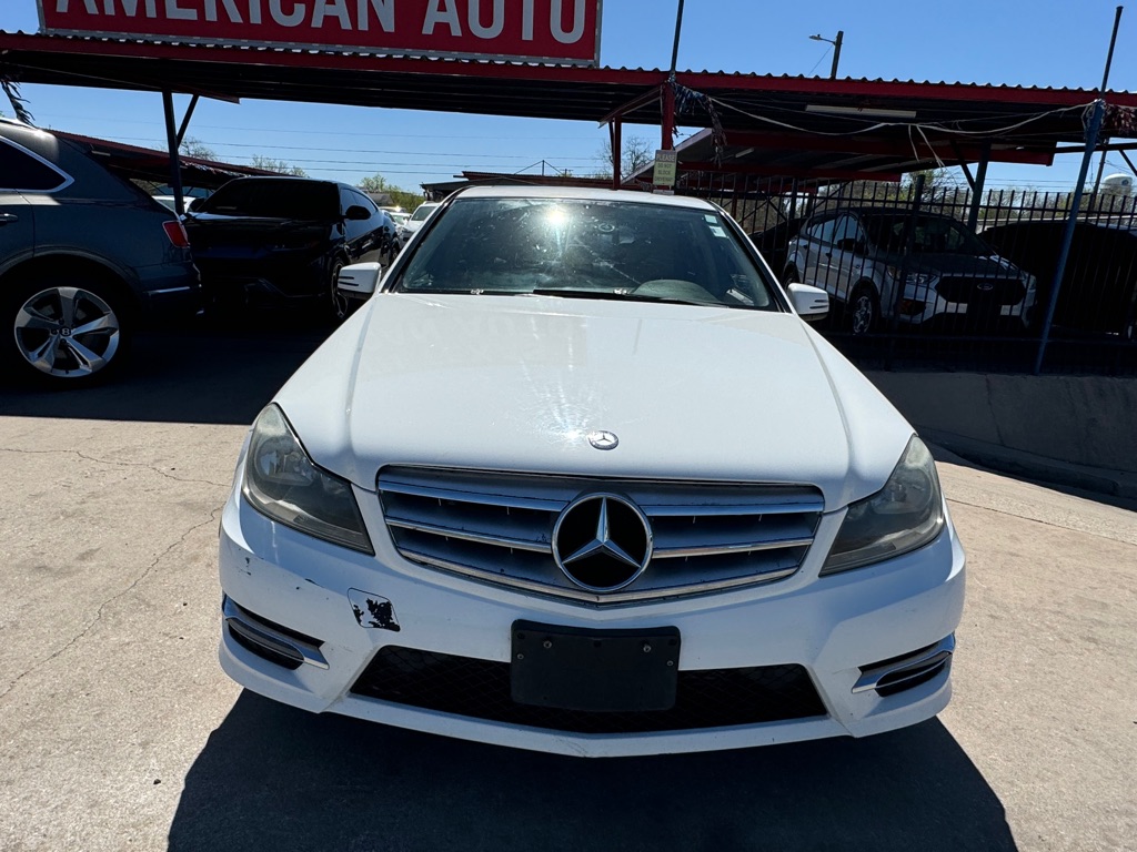 Photo 31 of this MERCEDES-BENZ C-CLASS