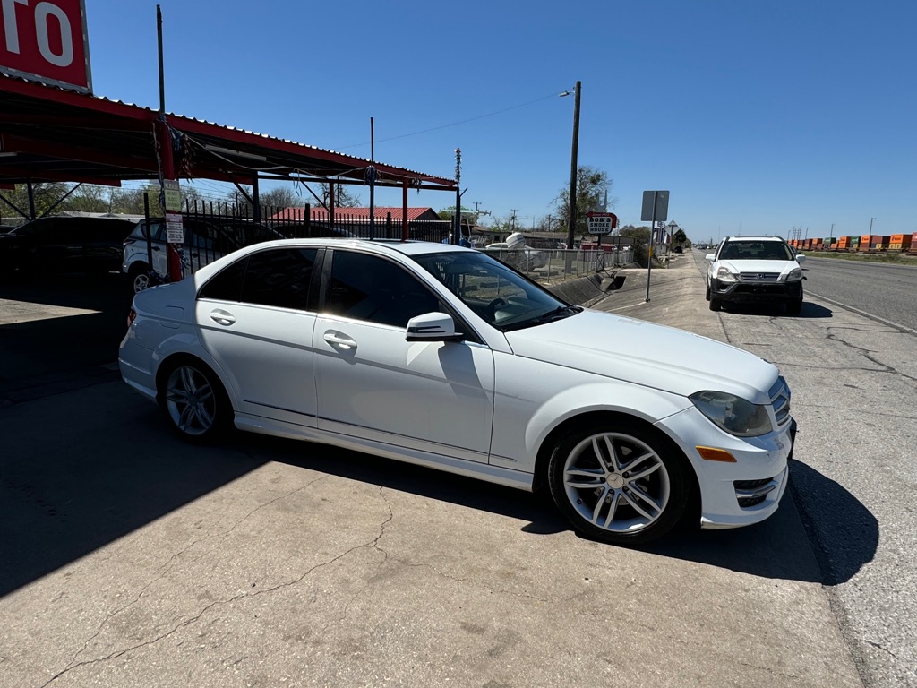 Photo 35 of this MERCEDES-BENZ C-CLASS