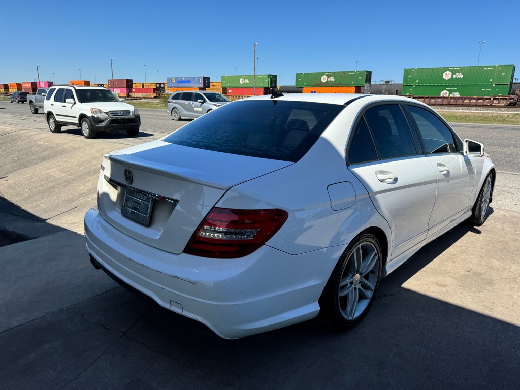 Photo 54 of this MERCEDES-BENZ C-CLASS