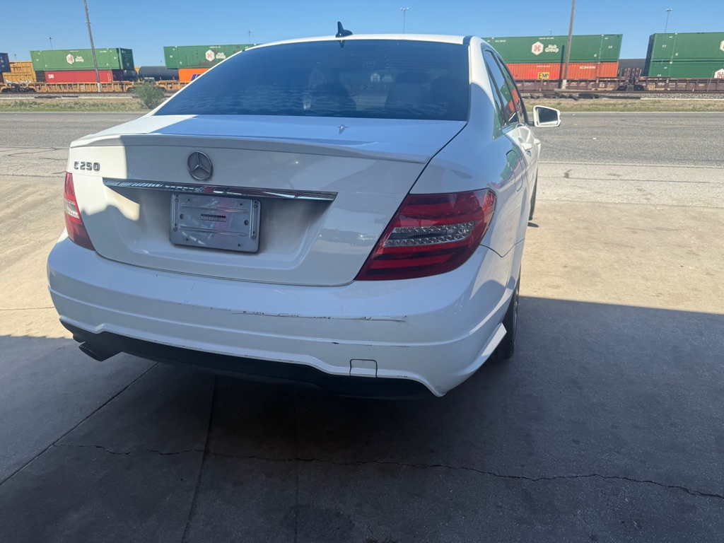 Photo 15 of this MERCEDES-BENZ C-CLASS
