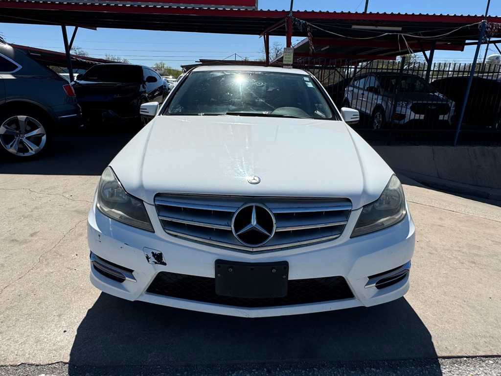 Photo 30 of this MERCEDES-BENZ C-CLASS