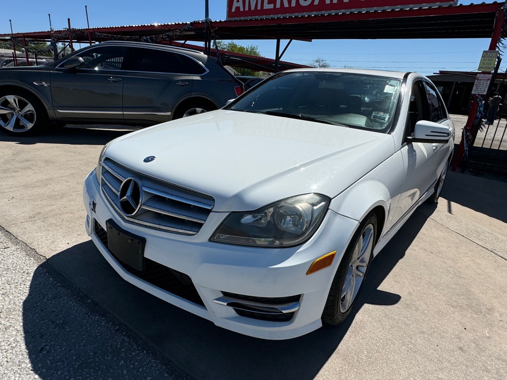 Photo 29 of this MERCEDES-BENZ C-CLASS