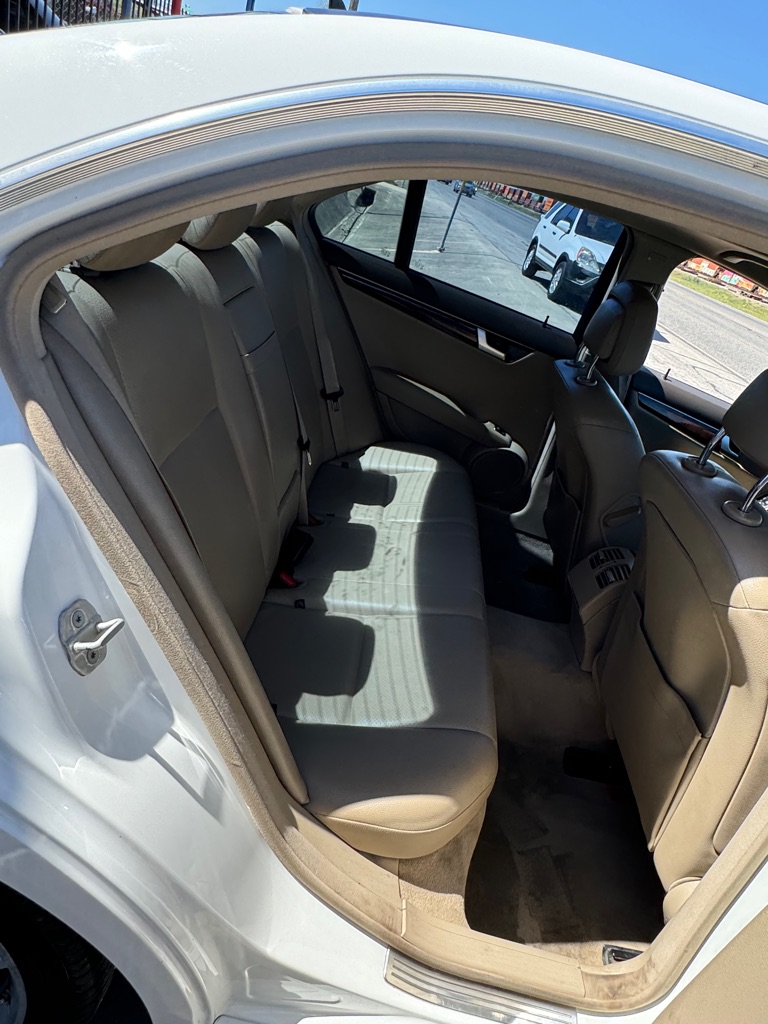 Photo 40 of this MERCEDES-BENZ C-CLASS