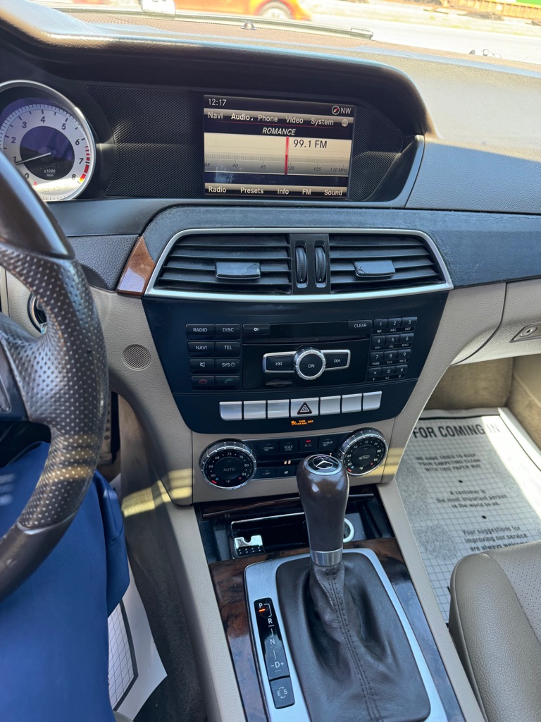 Photo 44 of this MERCEDES-BENZ C-CLASS