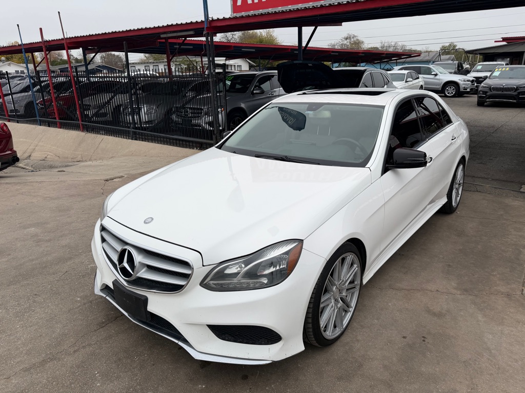 Photo 2 of this MERCEDES-BENZ E-CLASS