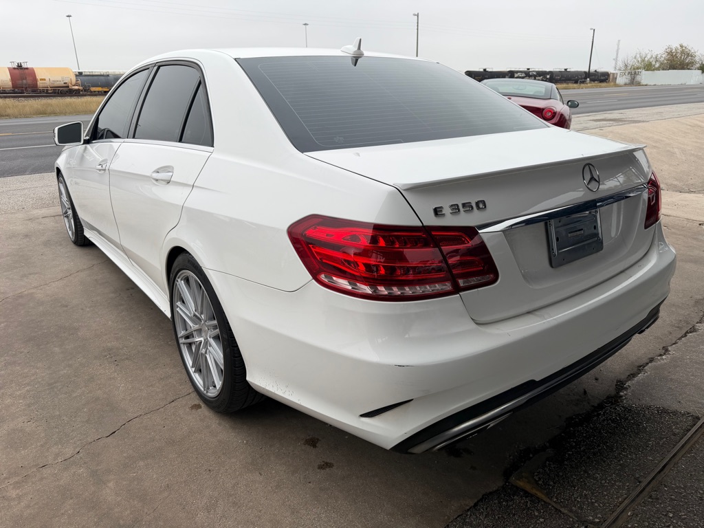 Photo 11 of this MERCEDES-BENZ E-CLASS
