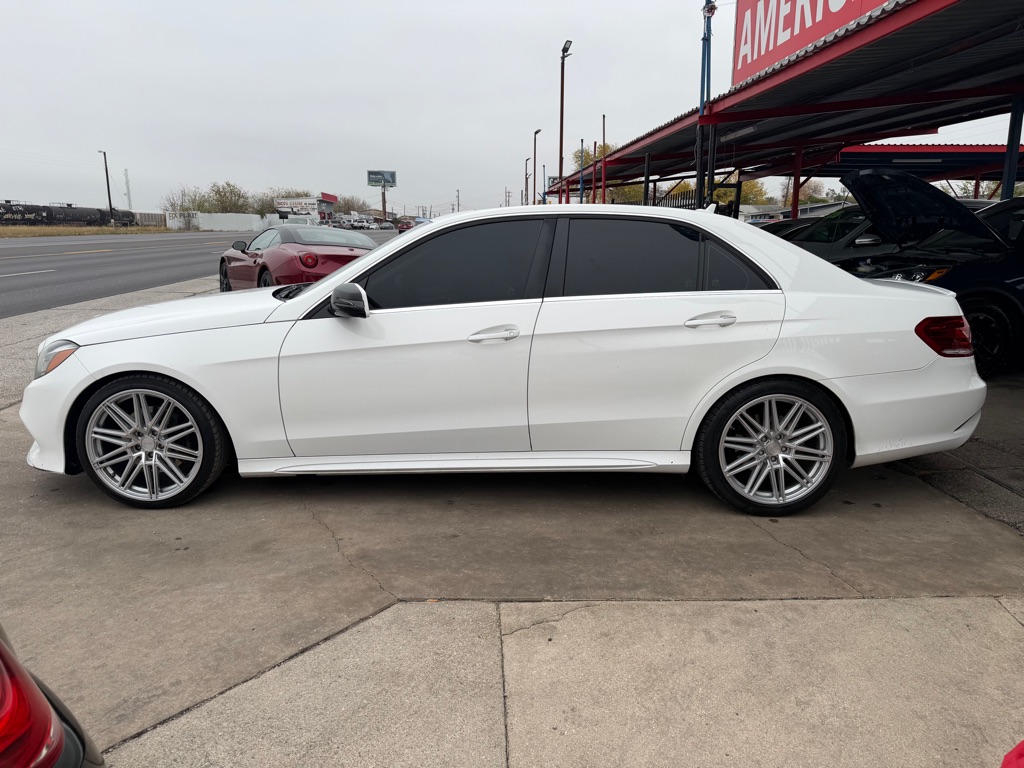 Photo 10 of this MERCEDES-BENZ E-CLASS