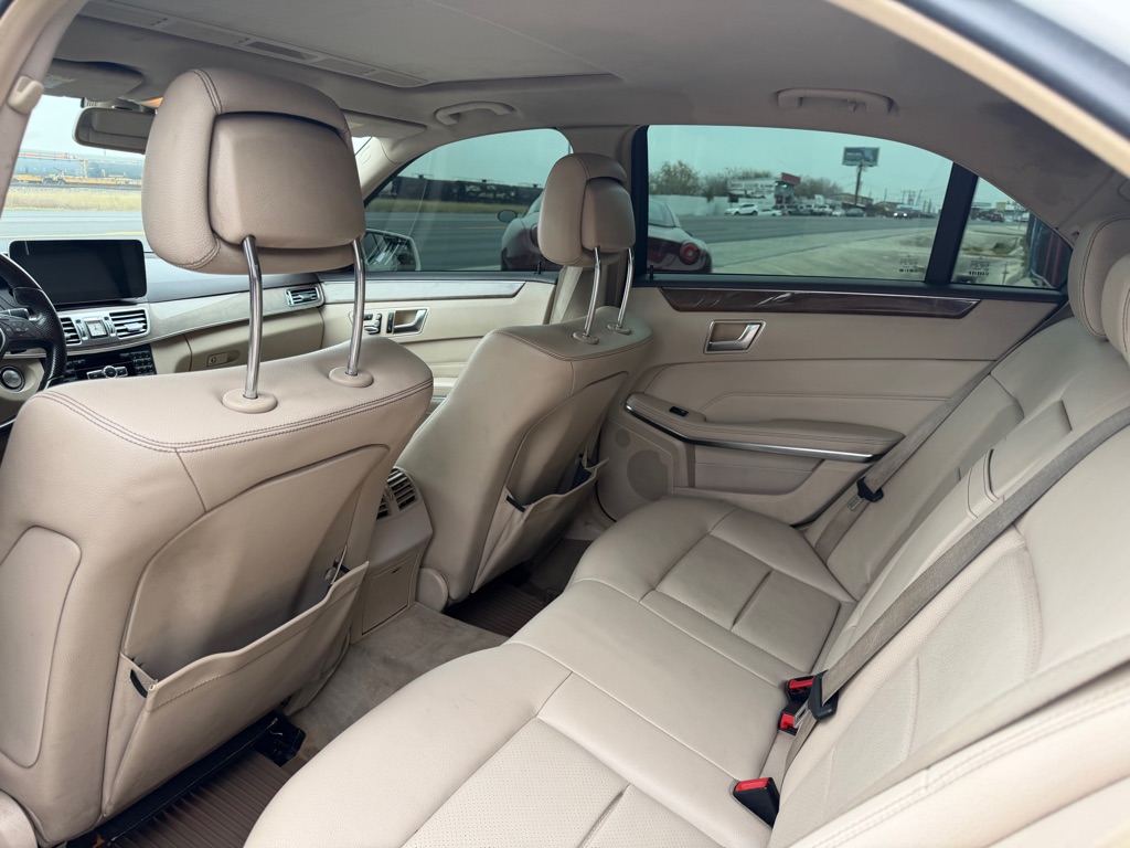 Photo 9 of this MERCEDES-BENZ E-CLASS