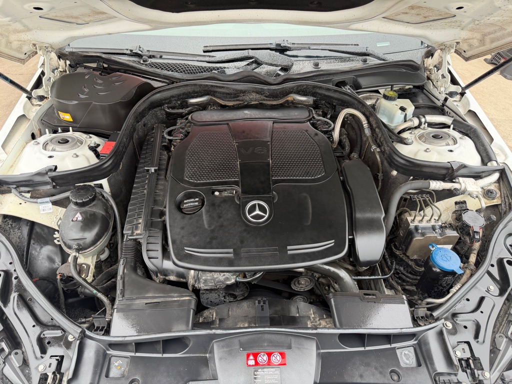 Photo 30 of this MERCEDES-BENZ E-CLASS