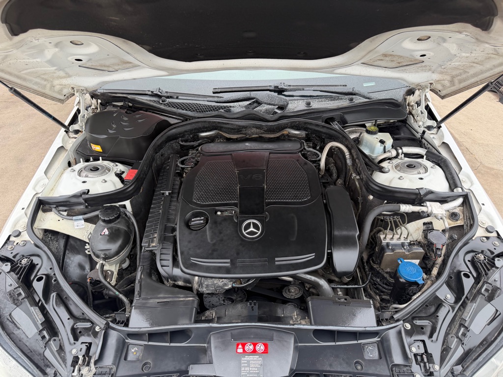Photo 31 of this MERCEDES-BENZ E-CLASS
