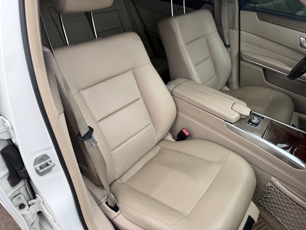 Photo 28 of this MERCEDES-BENZ E-CLASS