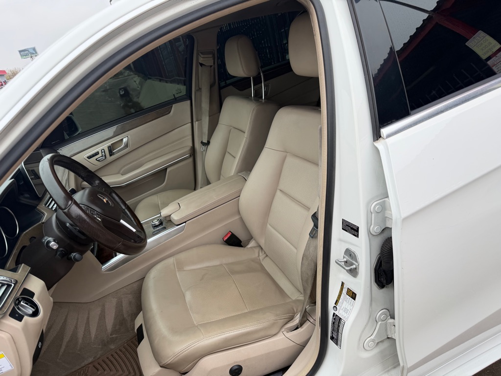Photo 16 of this MERCEDES-BENZ E-CLASS