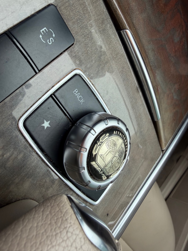 Photo 20 of this MERCEDES-BENZ E-CLASS