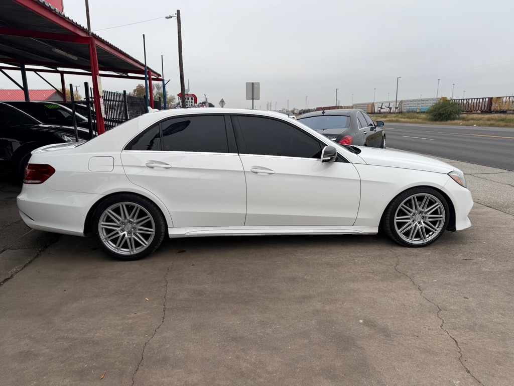 Photo 22 of this MERCEDES-BENZ E-CLASS