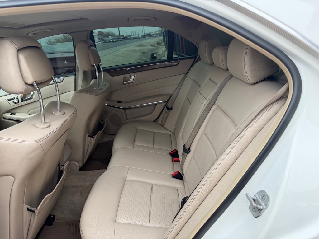 Photo 8 of this MERCEDES-BENZ E-CLASS