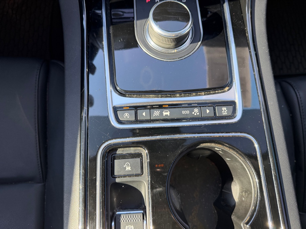 Photo 56 of this JAGUAR XE