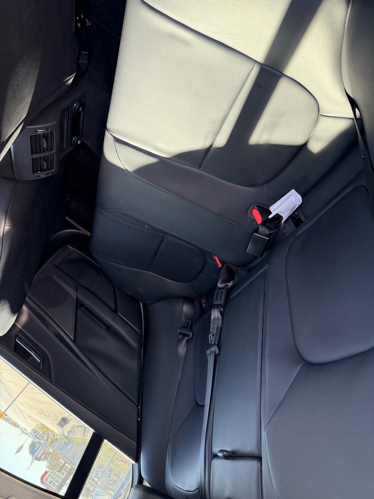 Photo 60 of this JAGUAR XE