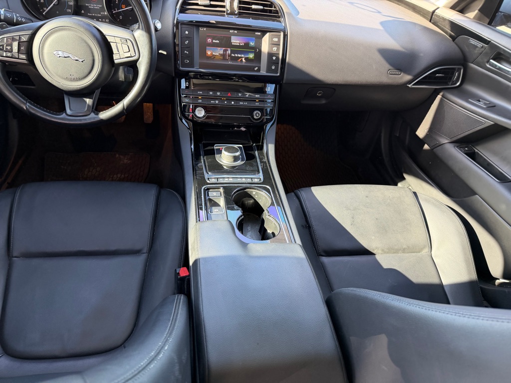 Photo 53 of this JAGUAR XE