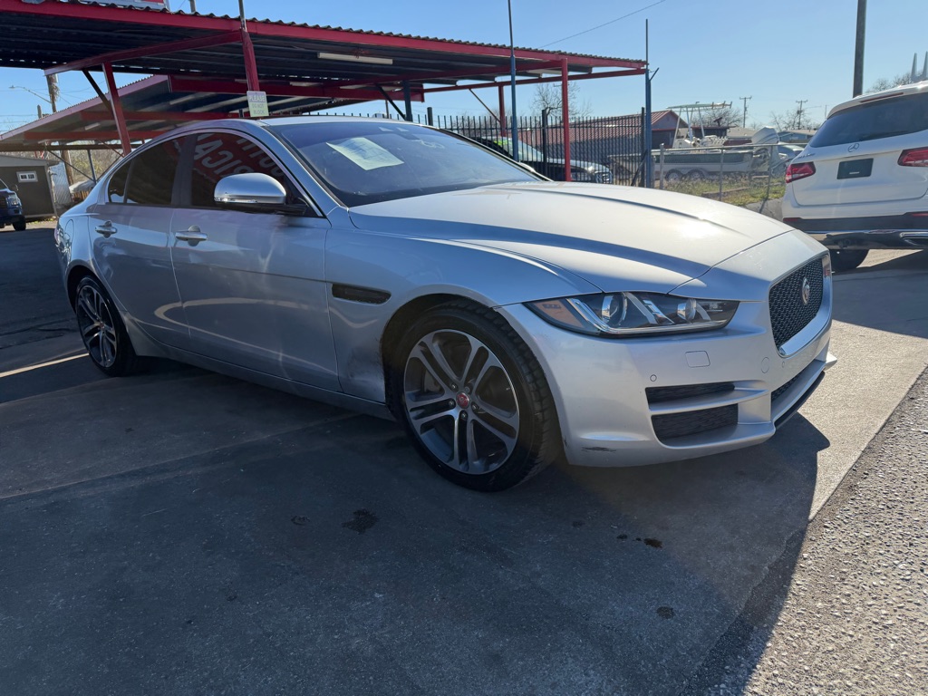 Photo 10 of this JAGUAR XE