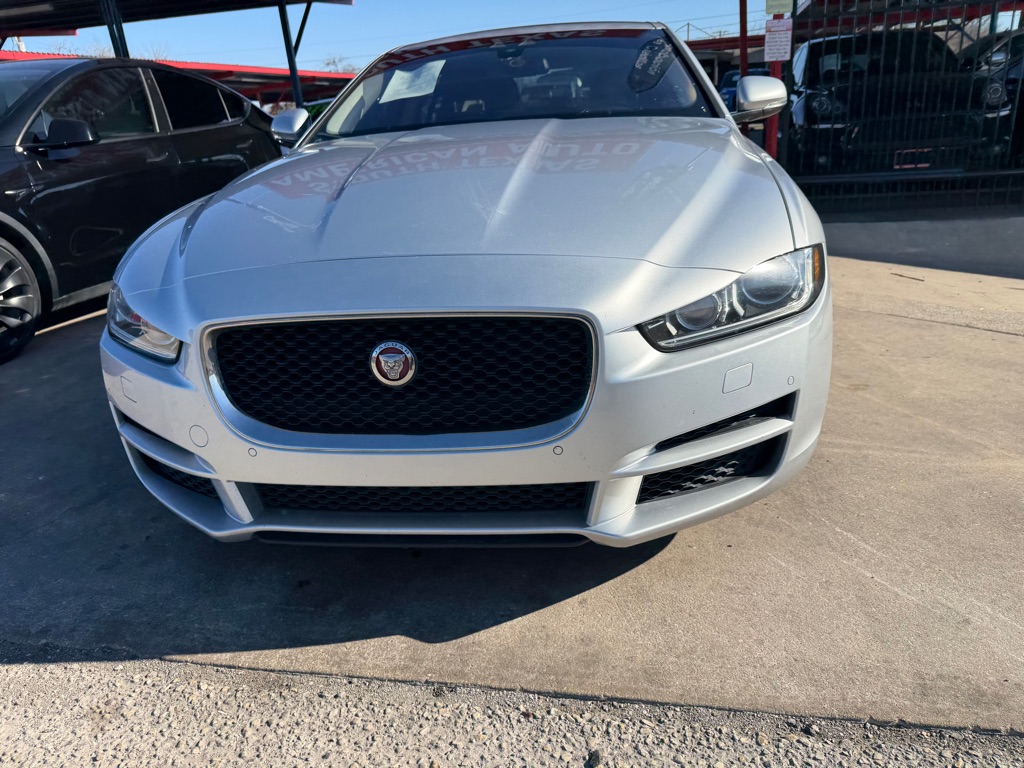 Photo 6 of this JAGUAR XE