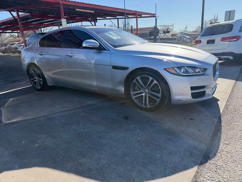 Photo 11 of this JAGUAR XE