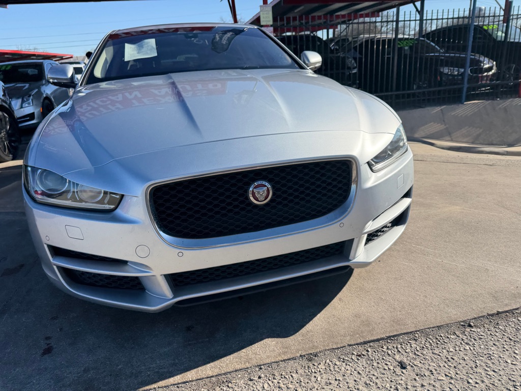 Photo 37 of this JAGUAR XE