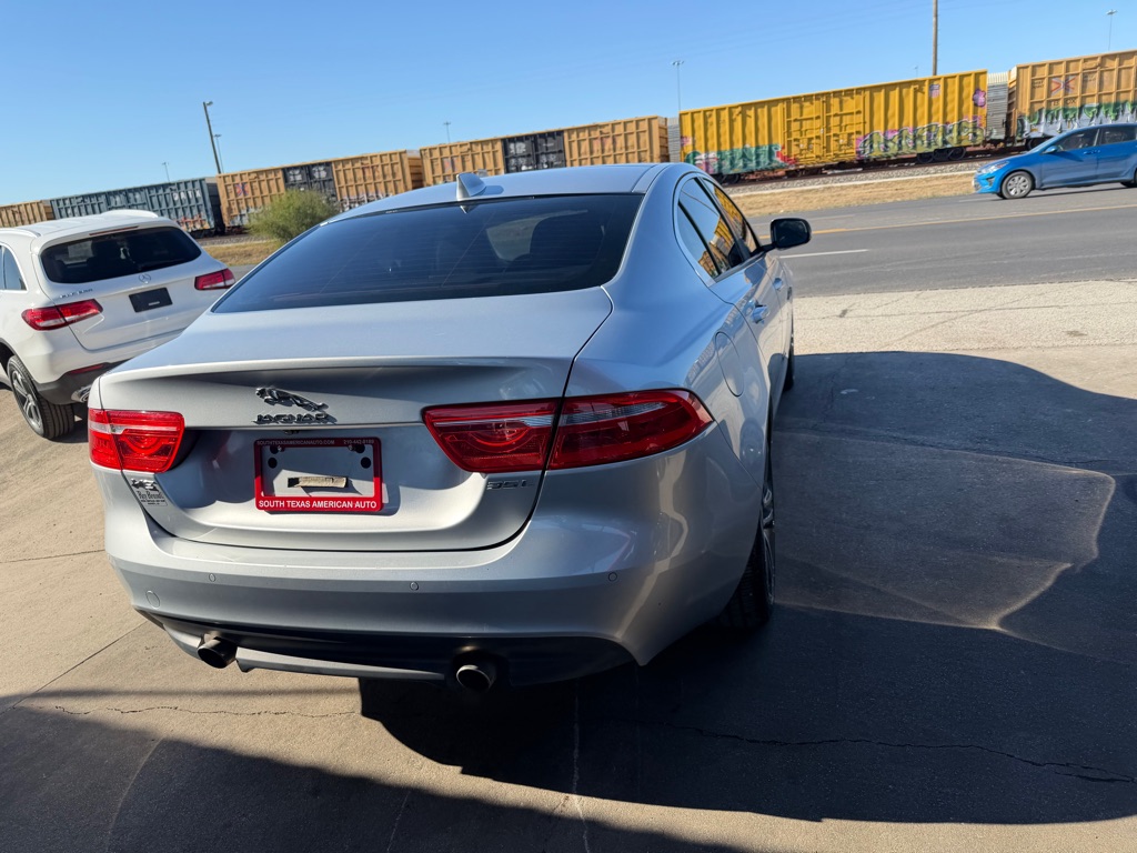 Photo 17 of this JAGUAR XE