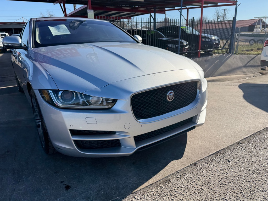 Photo 38 of this JAGUAR XE