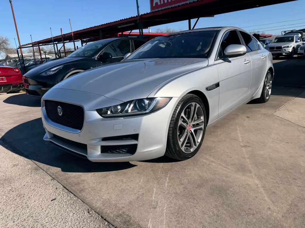 Photo 31 of this JAGUAR XE