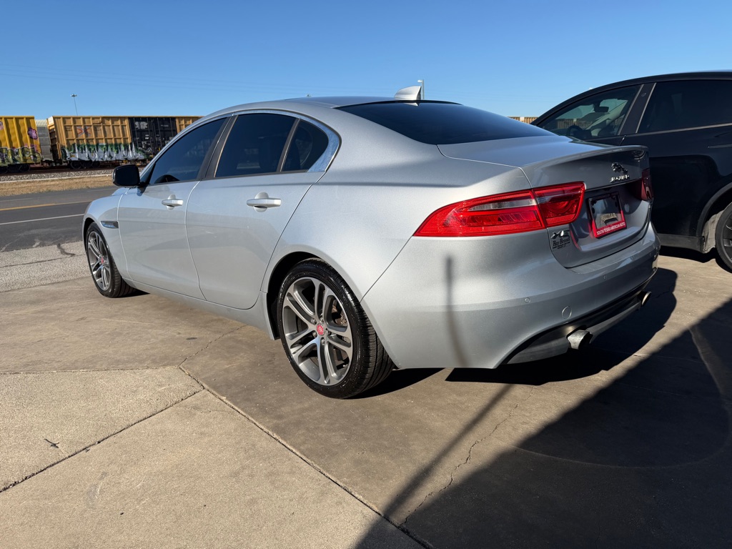 Photo 19 of this JAGUAR XE