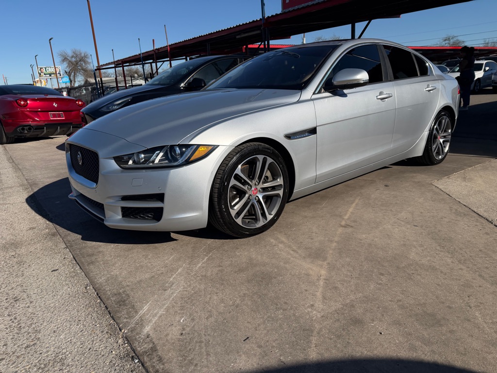 Photo 4 of this JAGUAR XE